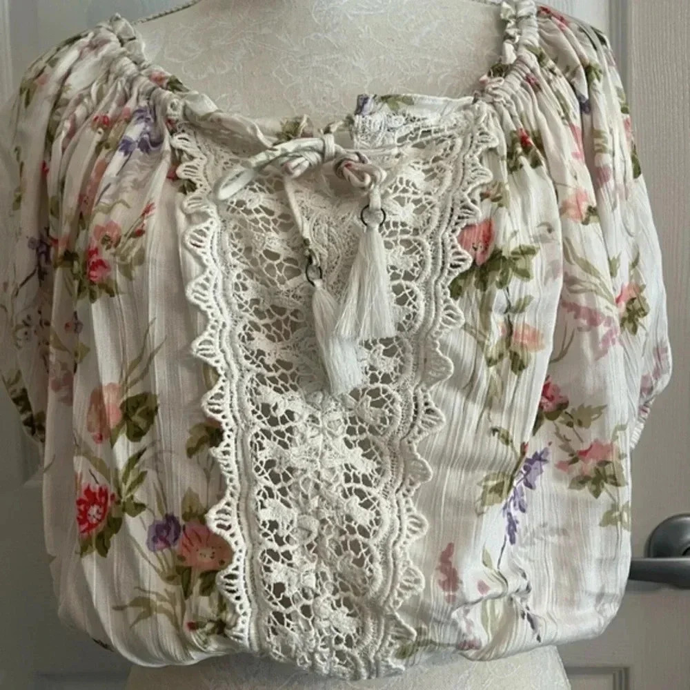 Angie Floral Buckle Top Brand New with Tags Size Small - Picture 6 of 8